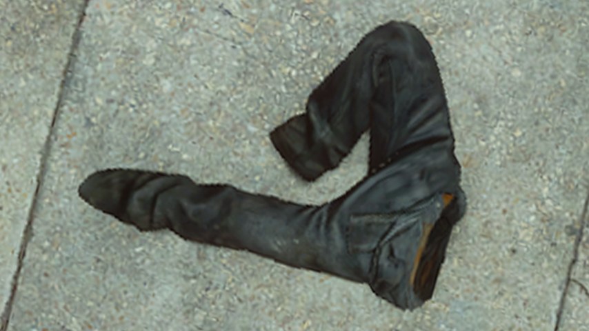 Left 4 Pants : invisible survivors with visible pants