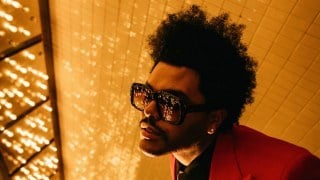 [Tank music] The Weeknd - Blinding Lights