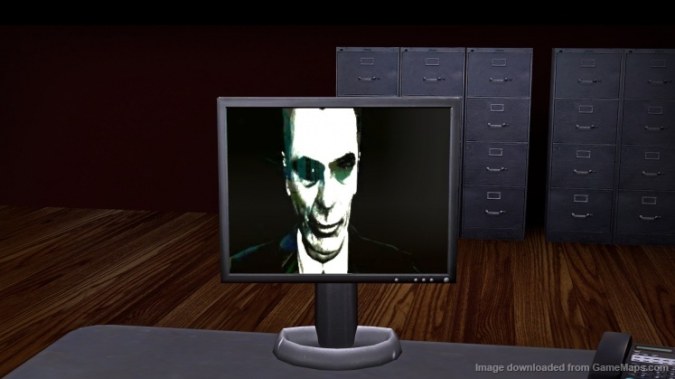 Half Life2 trailer on PC Screen
